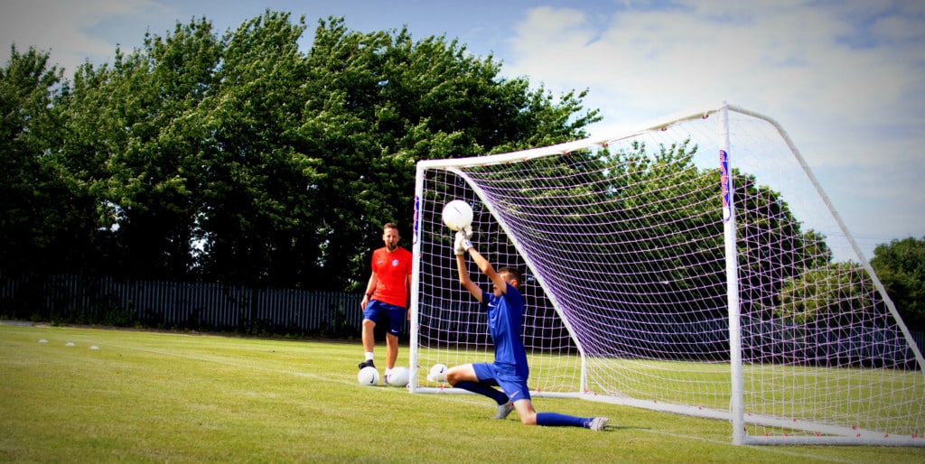 Learn English and play football this summer with the Paris Saint-Germain Academy in England! 