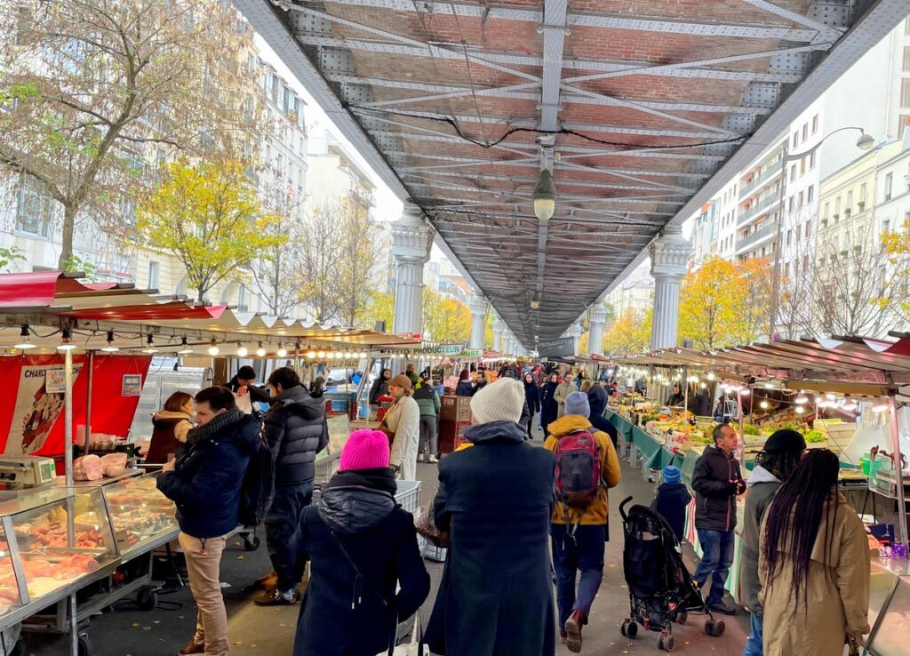 The market near ACCORD: a true Parisian experience The market near ACCORD: a true Parisian experience