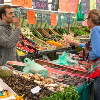 bogitw-market-1154999_1280 Improve Your French while Learning French at Parisian Markets
